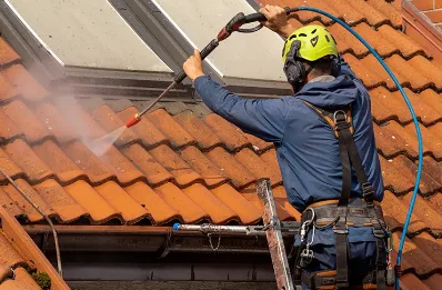 Démoussage et hydrofuge de toiture aux Clefs